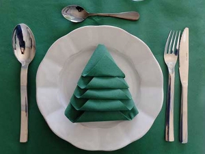 servilleta de papel en forma de arbol de navidad